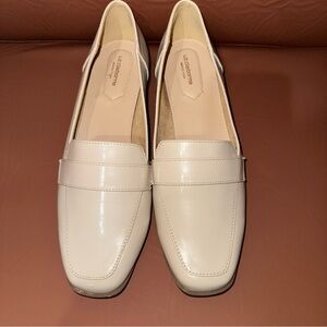 Elegant Liz Claiborne Dressy beige loafers. 
New without box.
